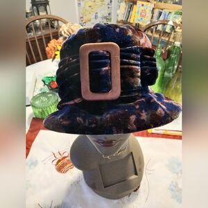 Vintage Women's Lovely Multi-Collored Damas Velvet Bucket Hat